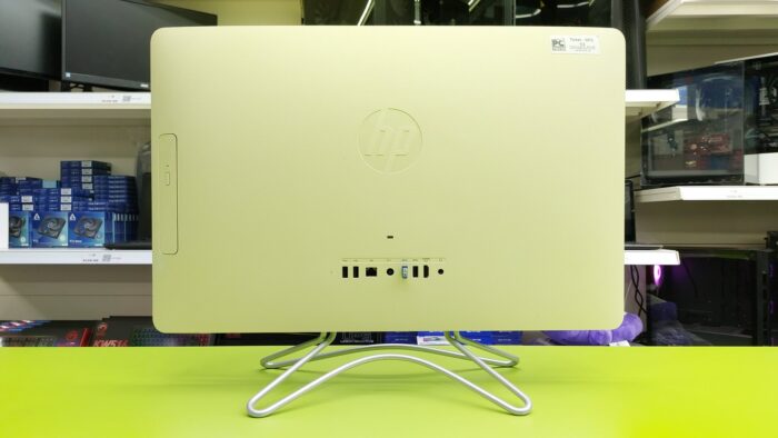 HP All In One / Intel i3 7th Gen @ 2.80GHz / 16GB RAM / 1TB SSD / Intel HD 620 - Image 2