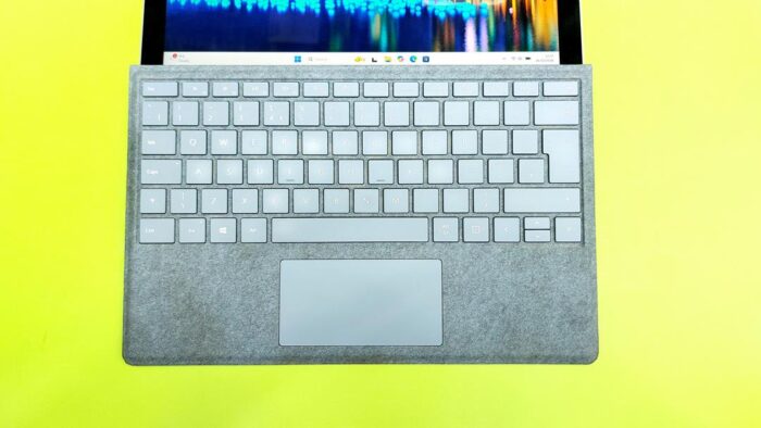 Refurbished Microsoft Surface Pro 7 / Intel i7 1065G7 3.5GHz / 16GB RAM / 256GB SSD / 12.3inch  TouchScreen - Image 2