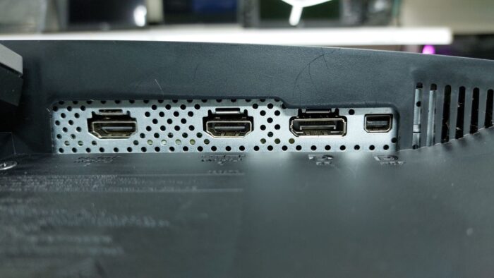 Used Dell 28" Ultra HD 4K Monitor 2 x HDMI 2 x DP - Image 4