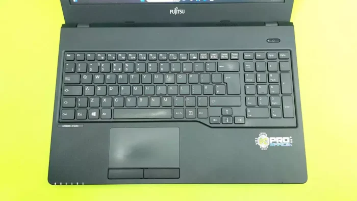 Refurbished Fujitsu Laptop / Intel i5 7200U 3.10GHz / 8GB RAM / 240GB SSD / 15.6inch Screen / DVD Drive - Image 2
