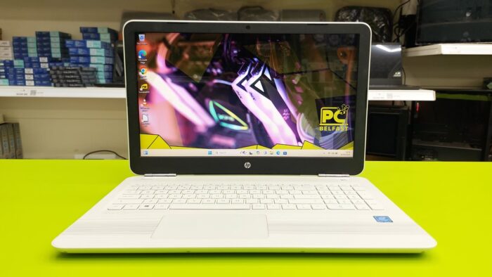 Used HP Pavilion 15 / Intel 4405U 2.10GHz / 4GB RAM / 240GB SSD / 15.6" SCREEN - Image 1